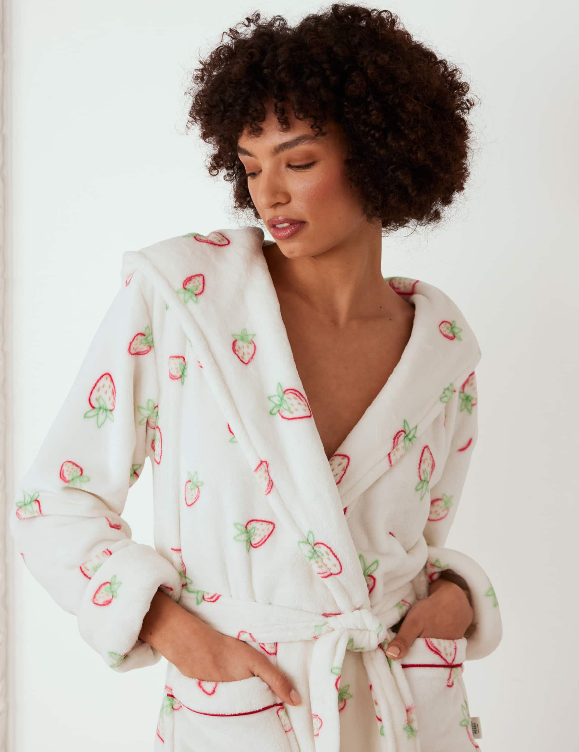 Chelsea Peers Women's Fleece Strawberry Print Dressing Gown - 14 - Cream Mix, Cream Mix