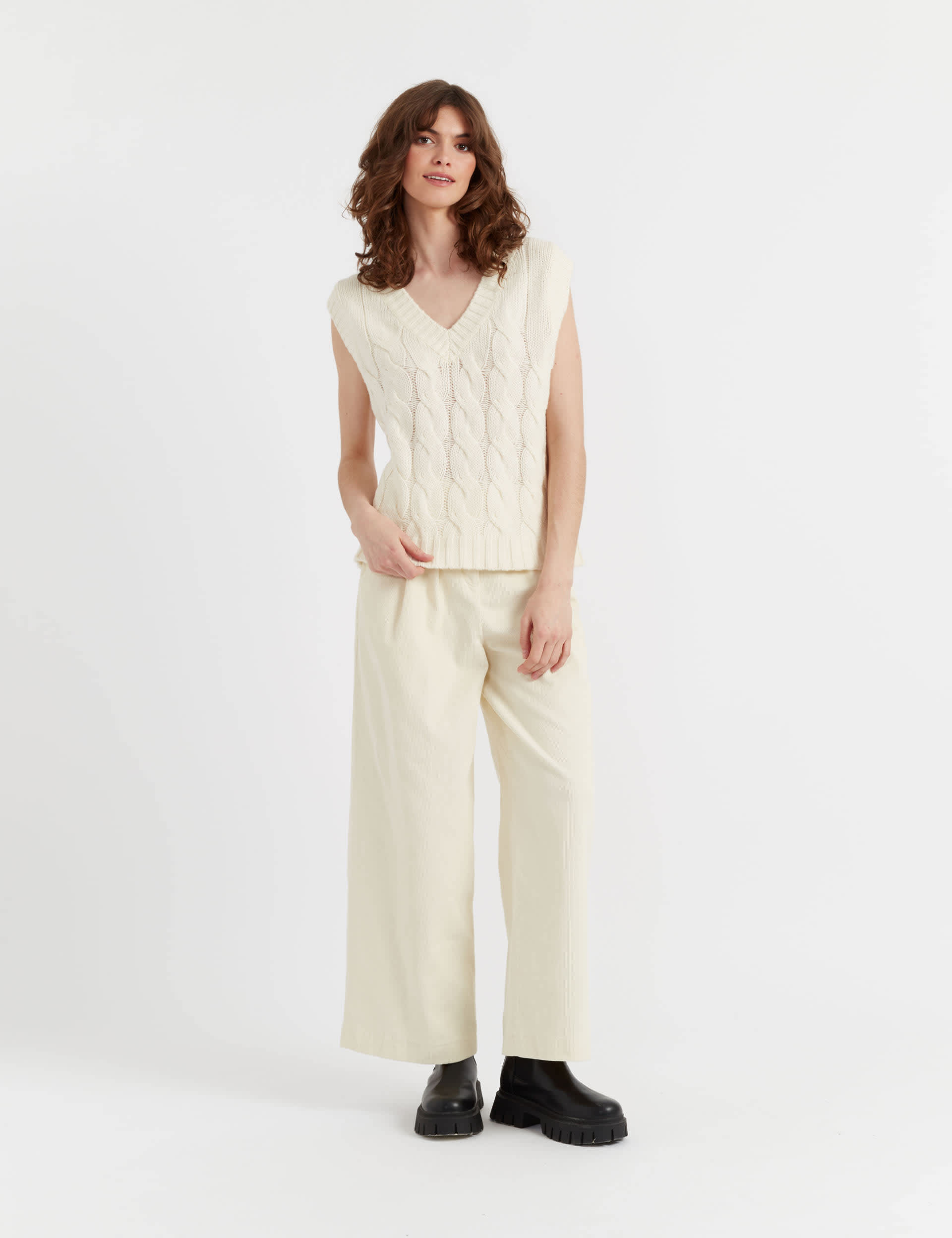 Chinti & Parker Women's Wool Rich Cable Knit V-Neck Knitted Vest with Cashmere - Cream, Cream