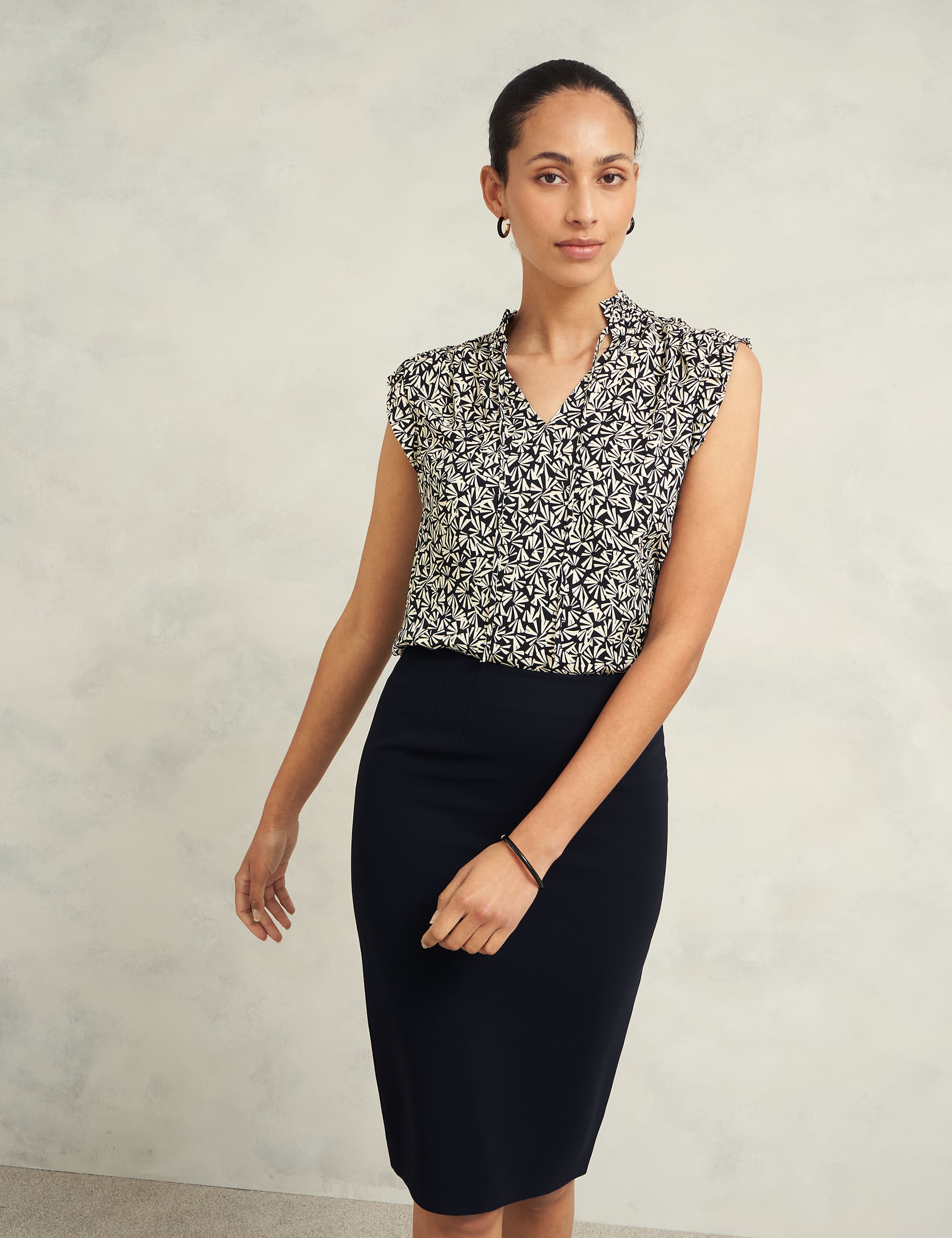 Hobbs Women's Geometric V-Neck Top