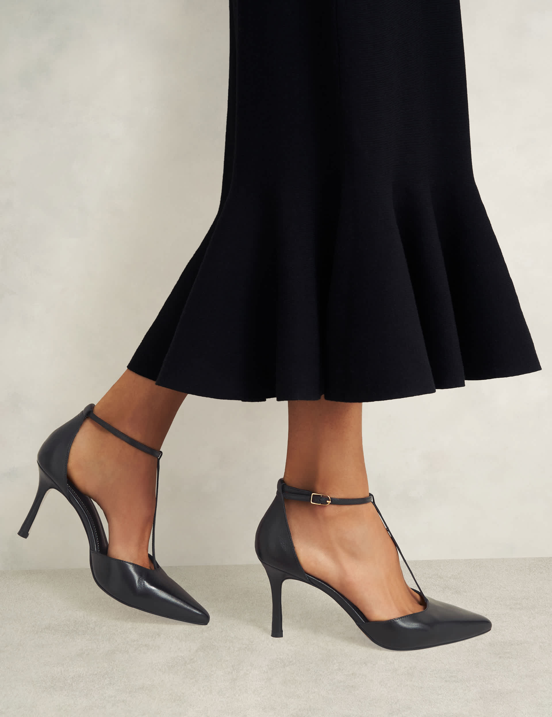 Hobbs Women's Leather T Bar Kitten Heel Sandals