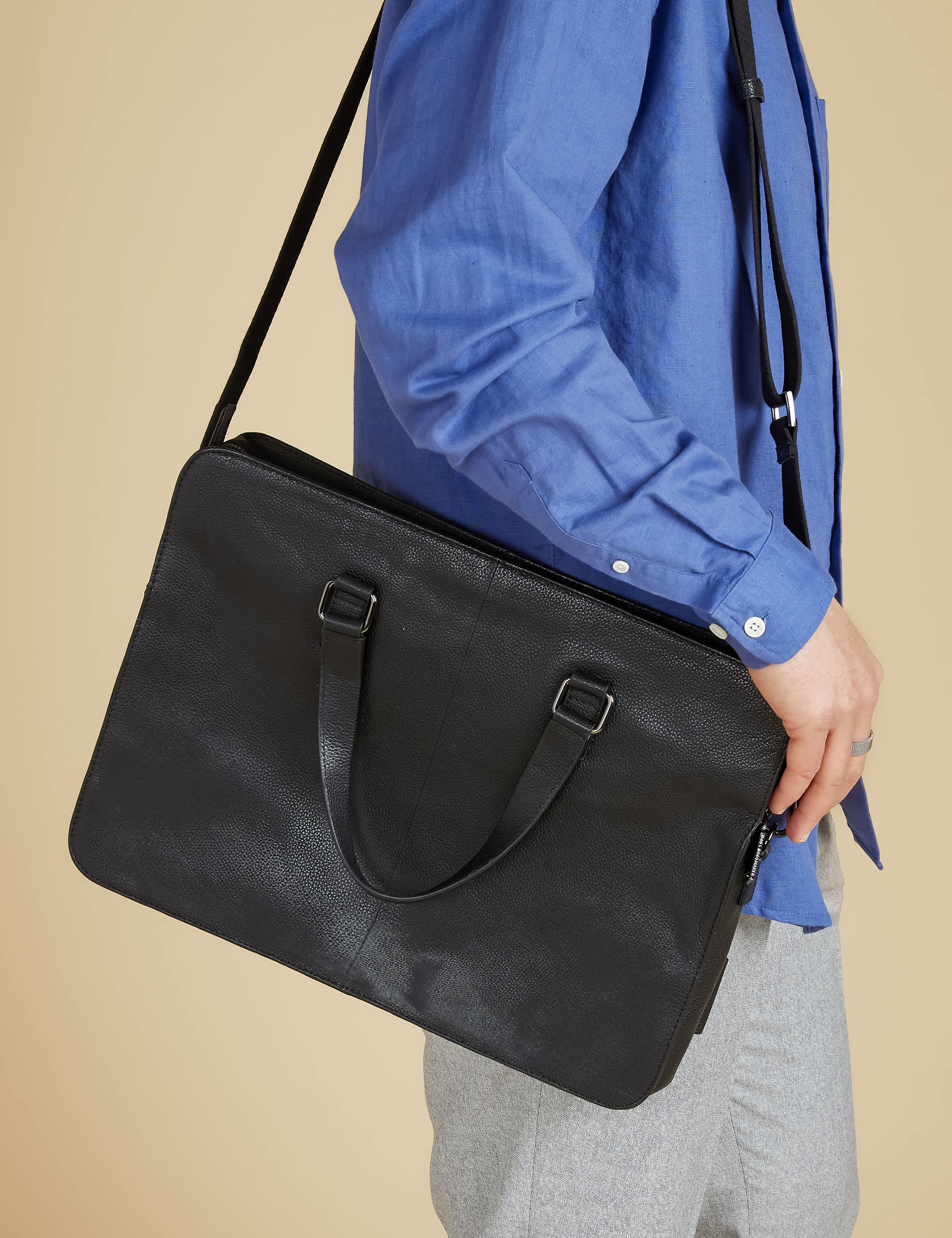 Jones Bootmaker Men's Leather Pebble Grain Messenger Bag