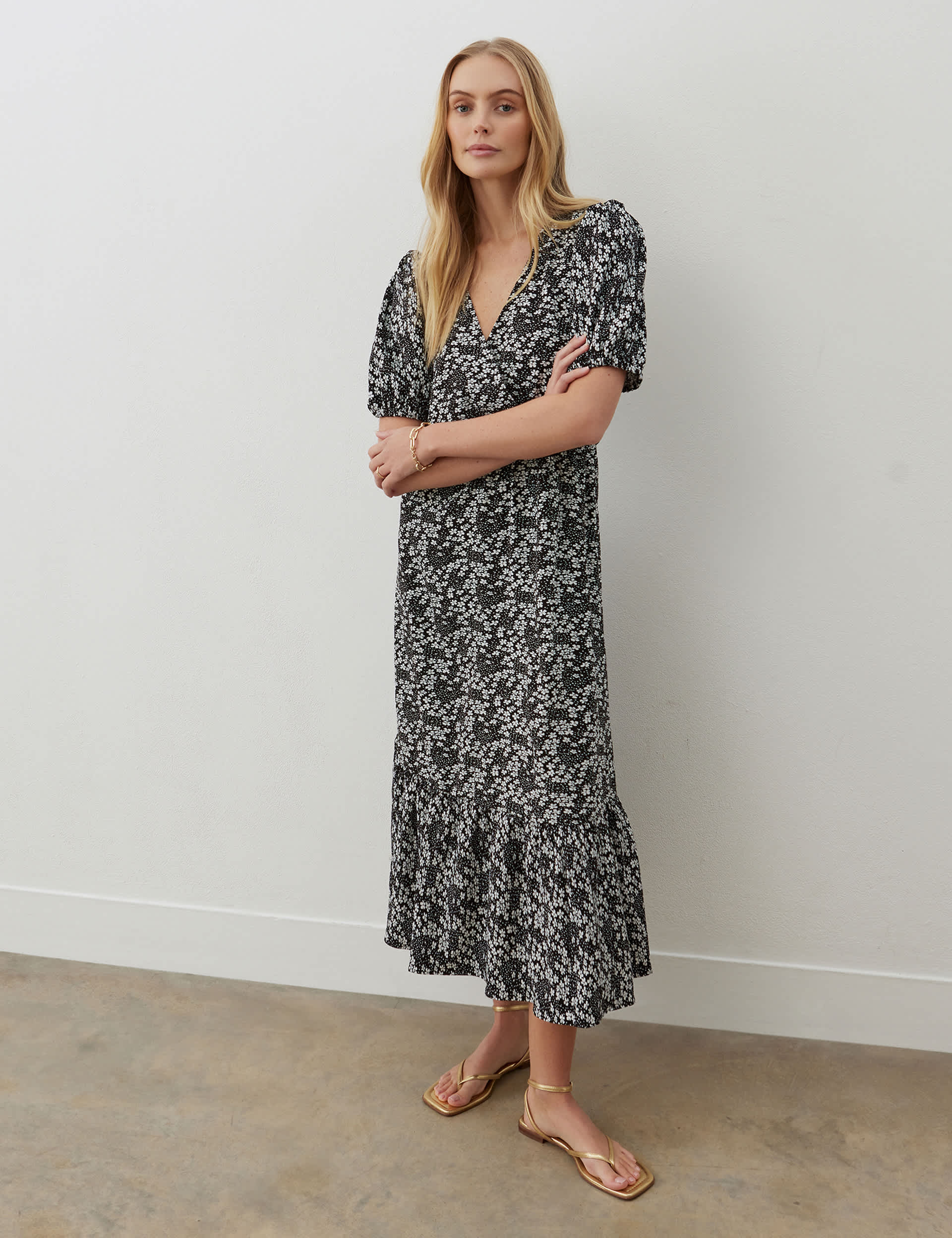 Finery London Women's Floral V-Neck Puff Sleeve Midi Tiered Dress