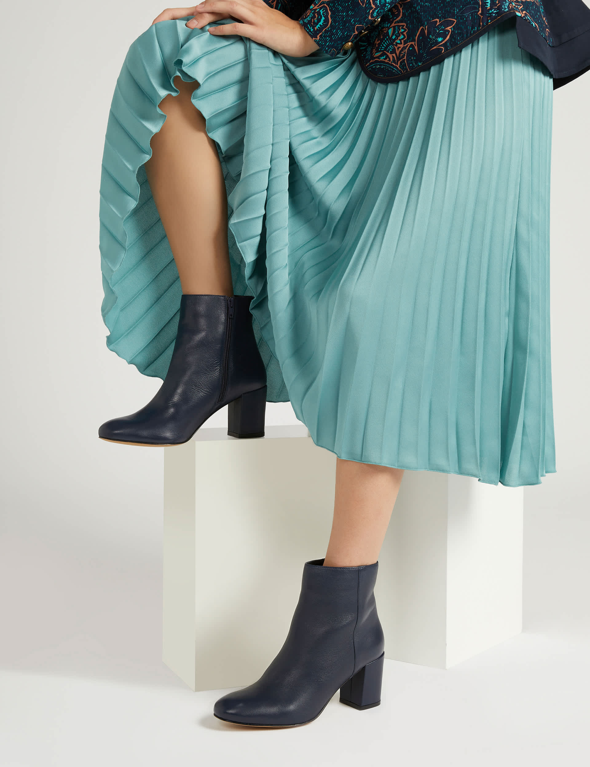 Jones Bootmaker Women's Leather Block Heel Ankle Boots