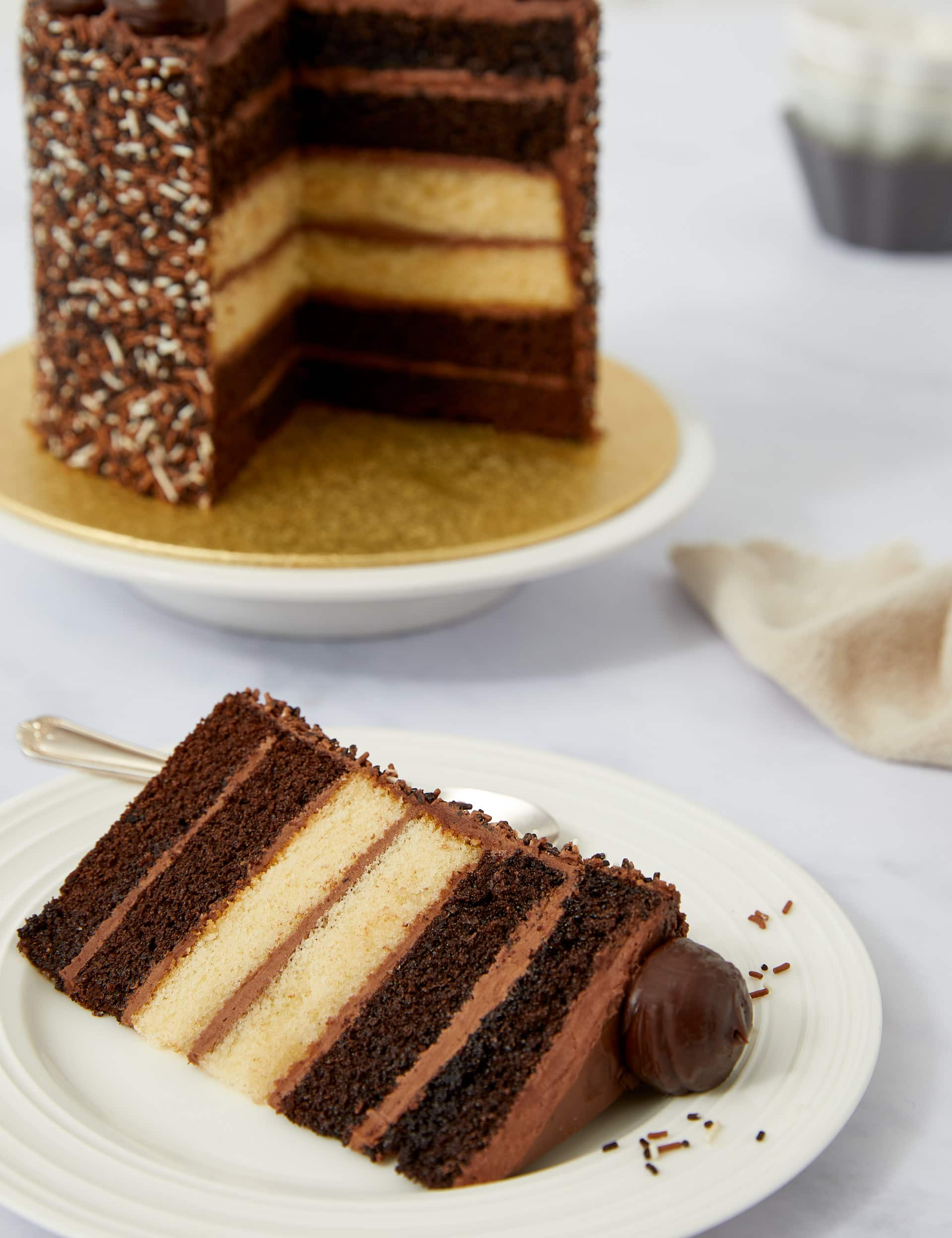 MilkDark&WhiteChocolateLayersCake(Serves12)