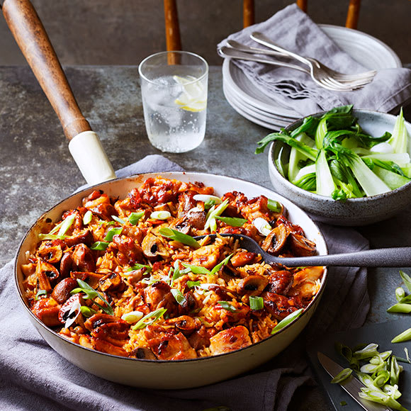 Chinese-style clay-pot chicken rice