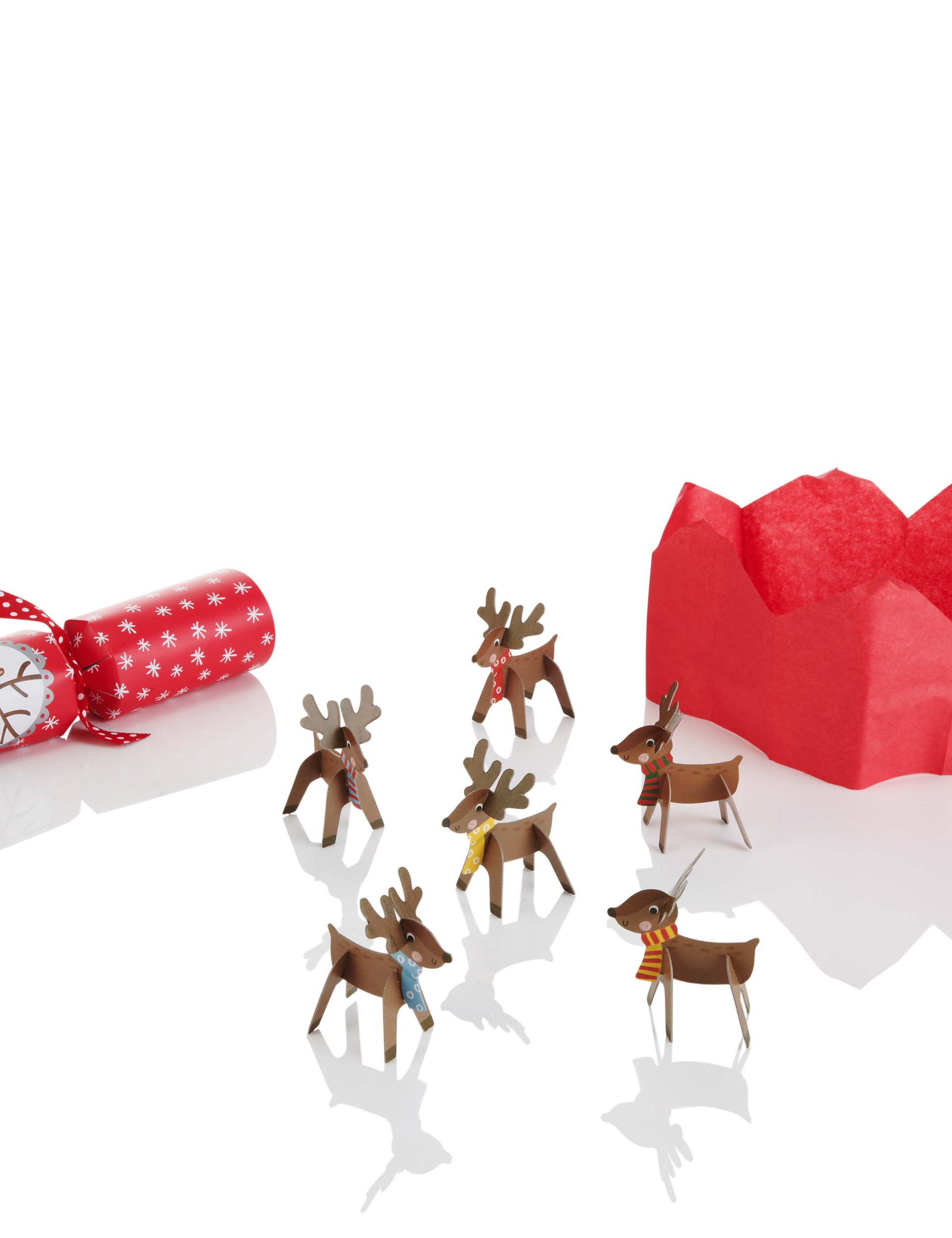 6 Reindeer Rumble Kids Christmas Crackers Image 2 of 3
