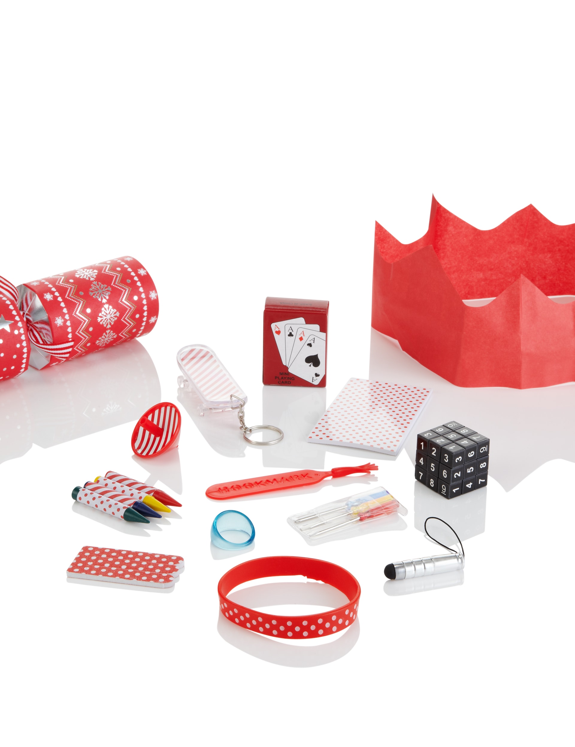 12 Kraft Paper Family Christmas Crackers Image 2 of 3