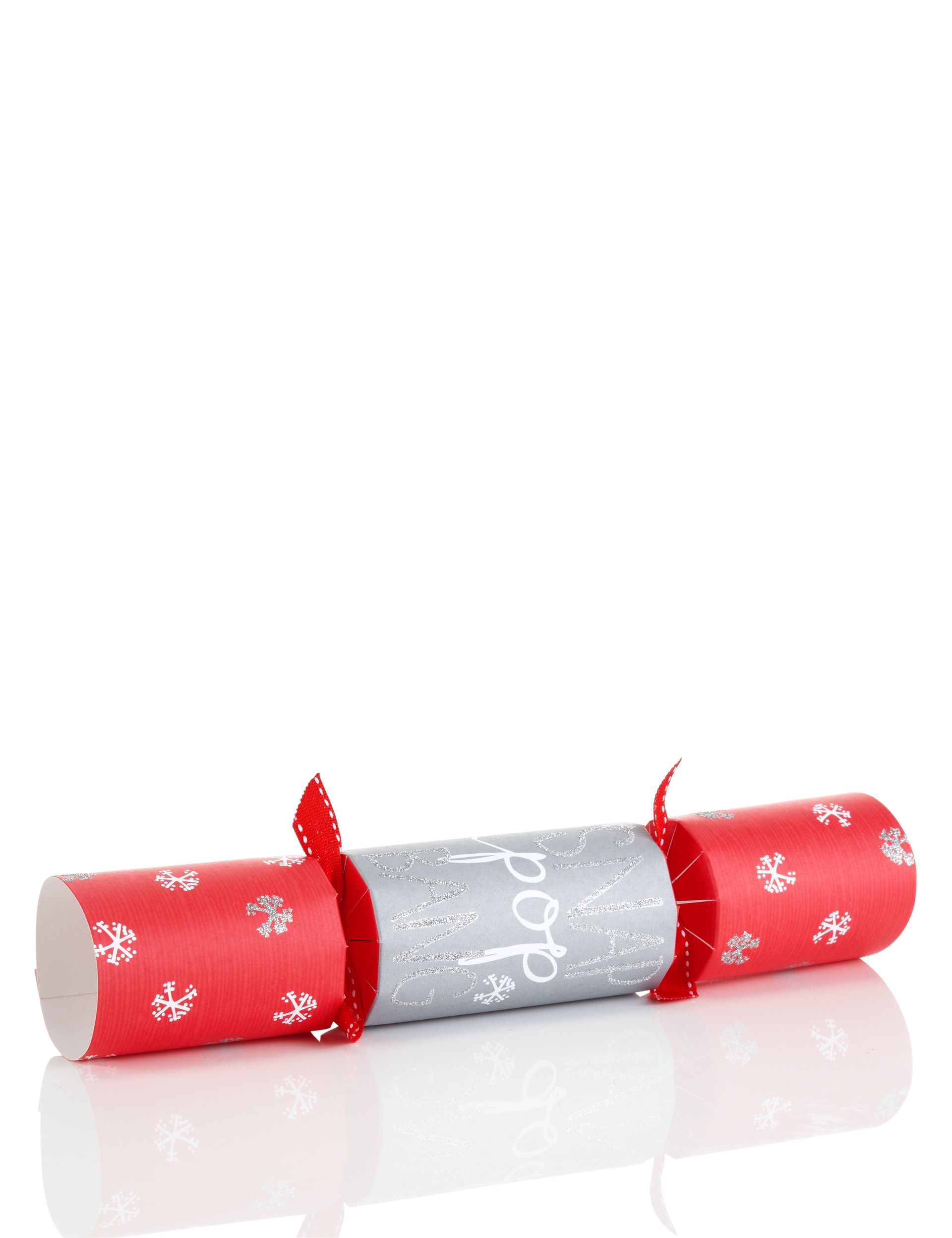 12 Family Christmas Crackers Image 2 of 3