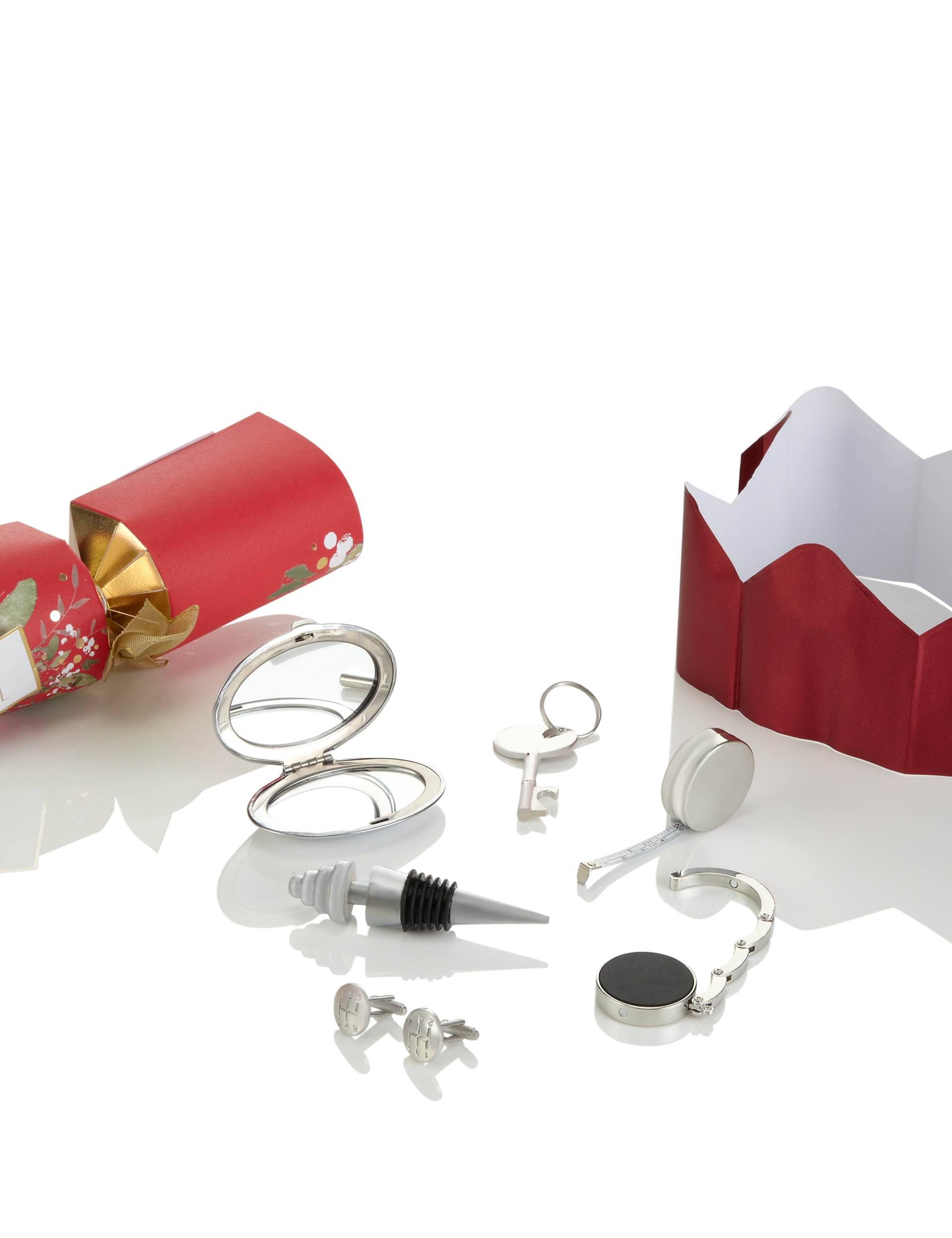 6 Red & White Connoisseur Christmas Crackers Image 2 of 3
