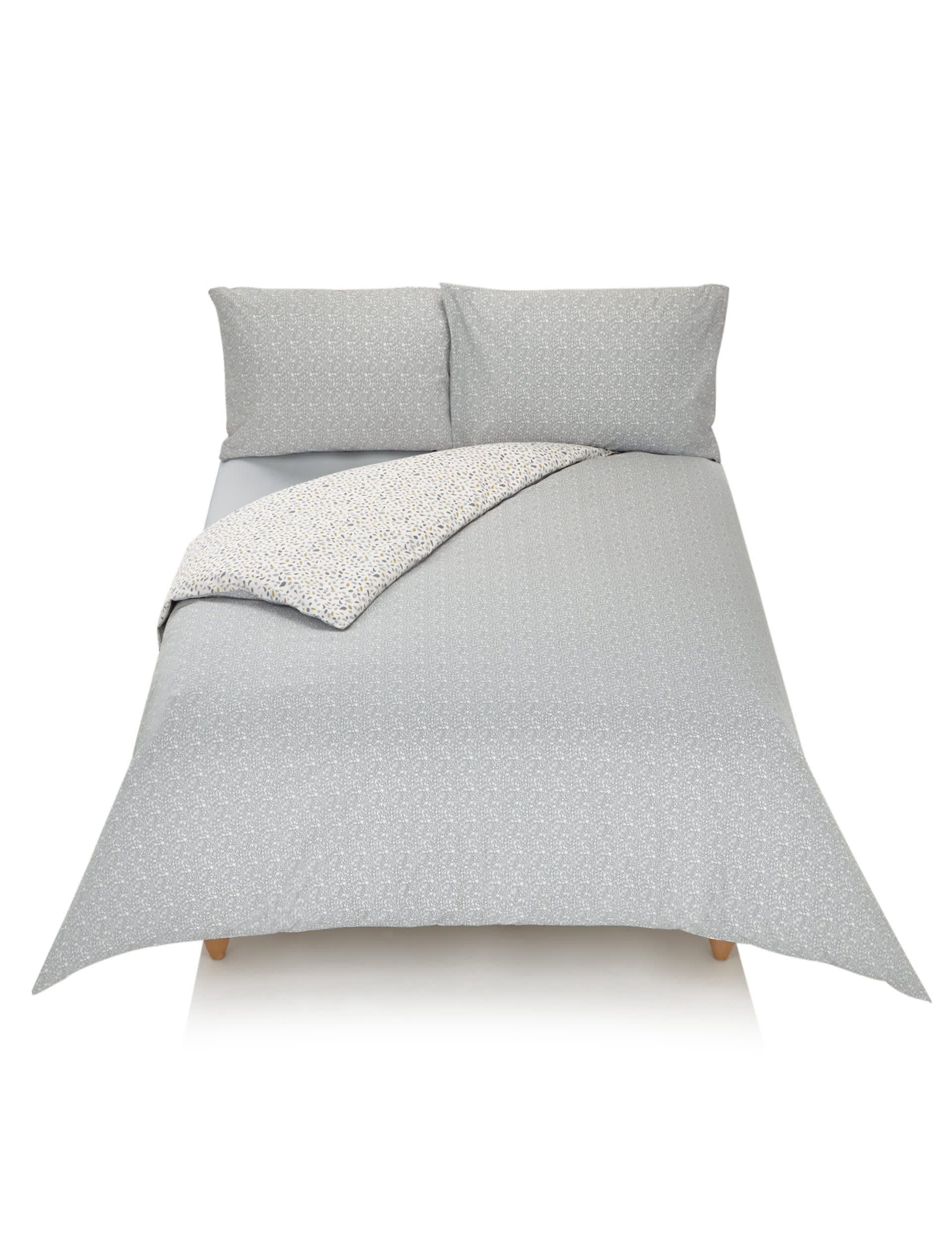 2 Assorted Bedding Sets Image 2 of 8
