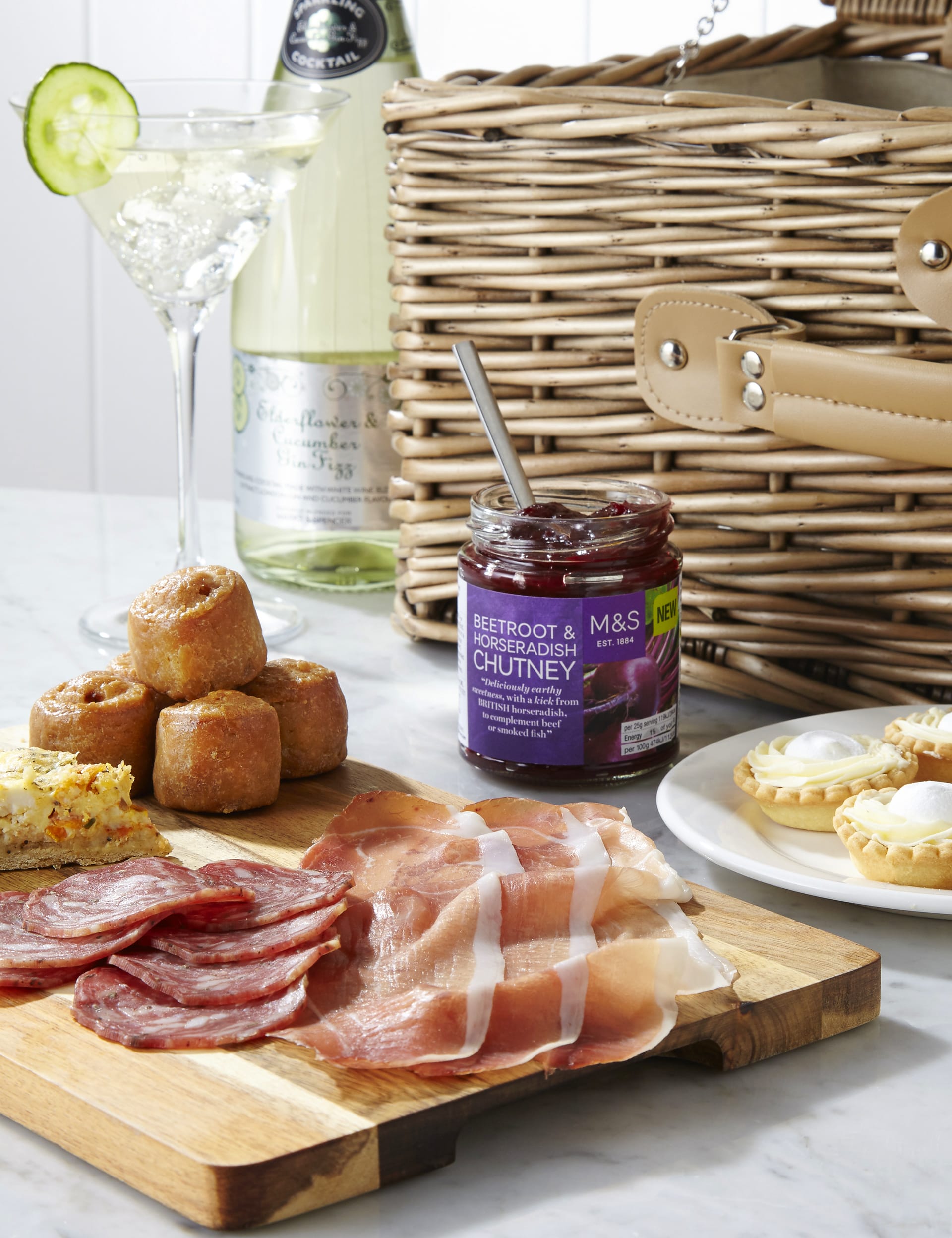 Luxury Picnic Hamper Image 2 of 3