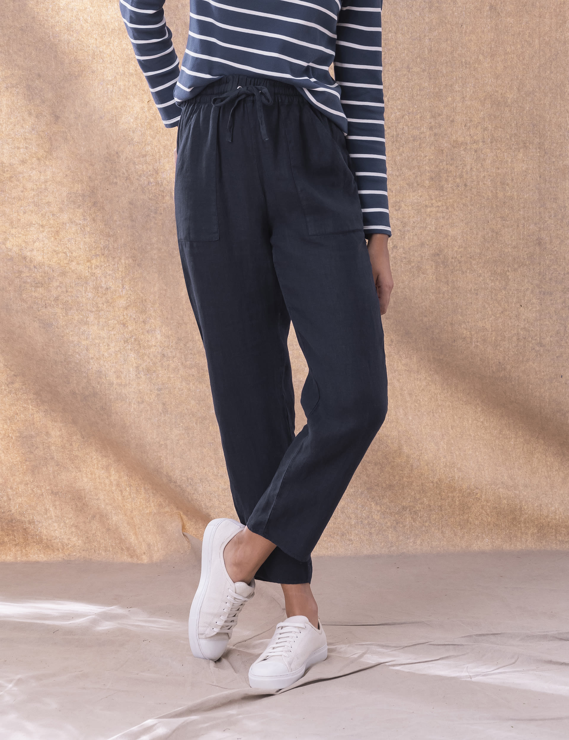 Linen Joggers in White