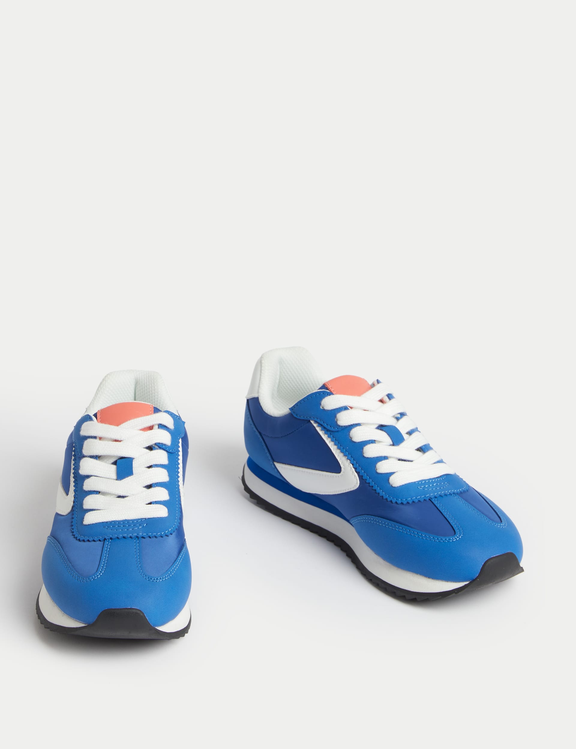 Side Detail Trainers