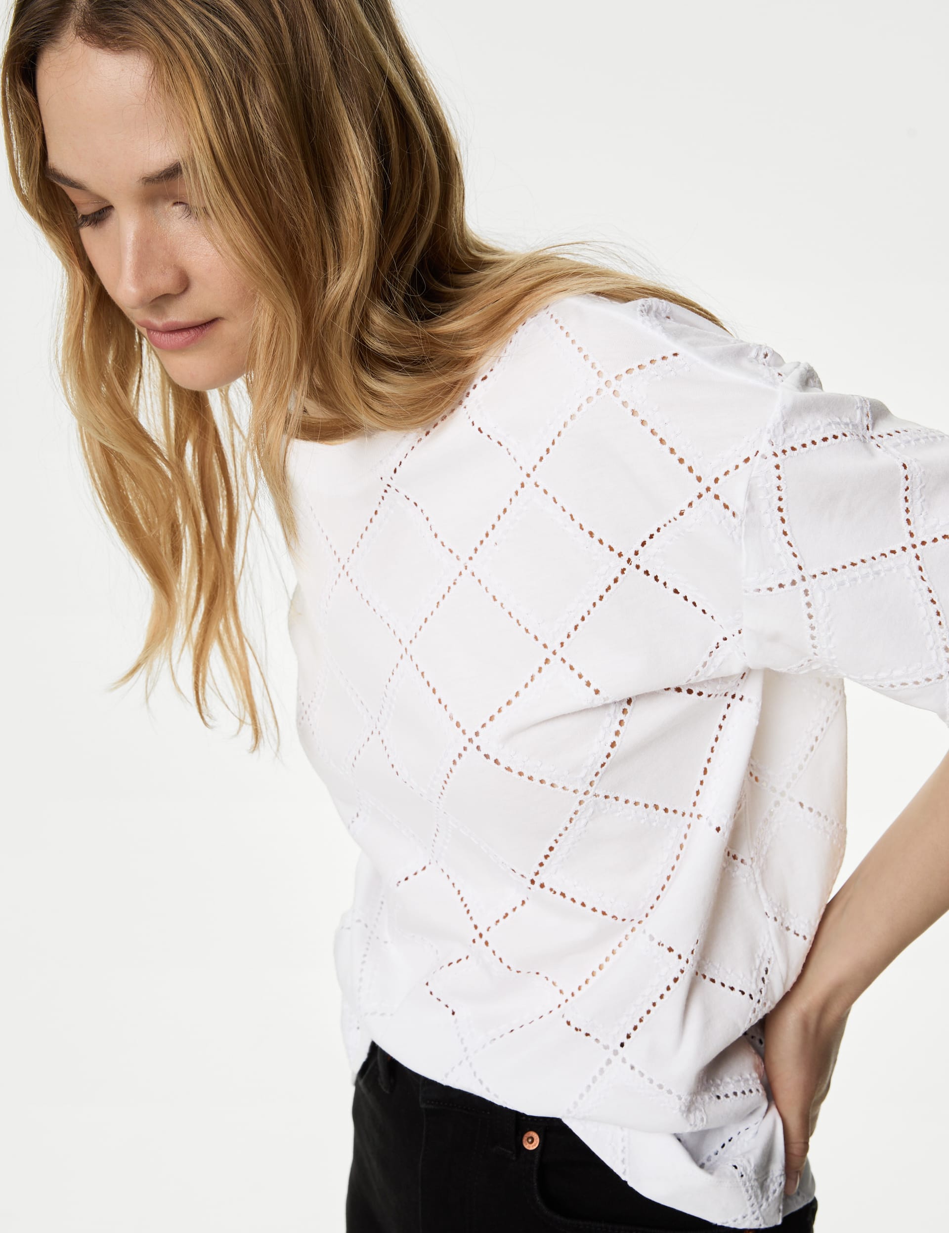 Blouse T-shirt Femme Satinée Broderie Noire - Taille L (FR44/US12/UK16/EUR42) - Occasion