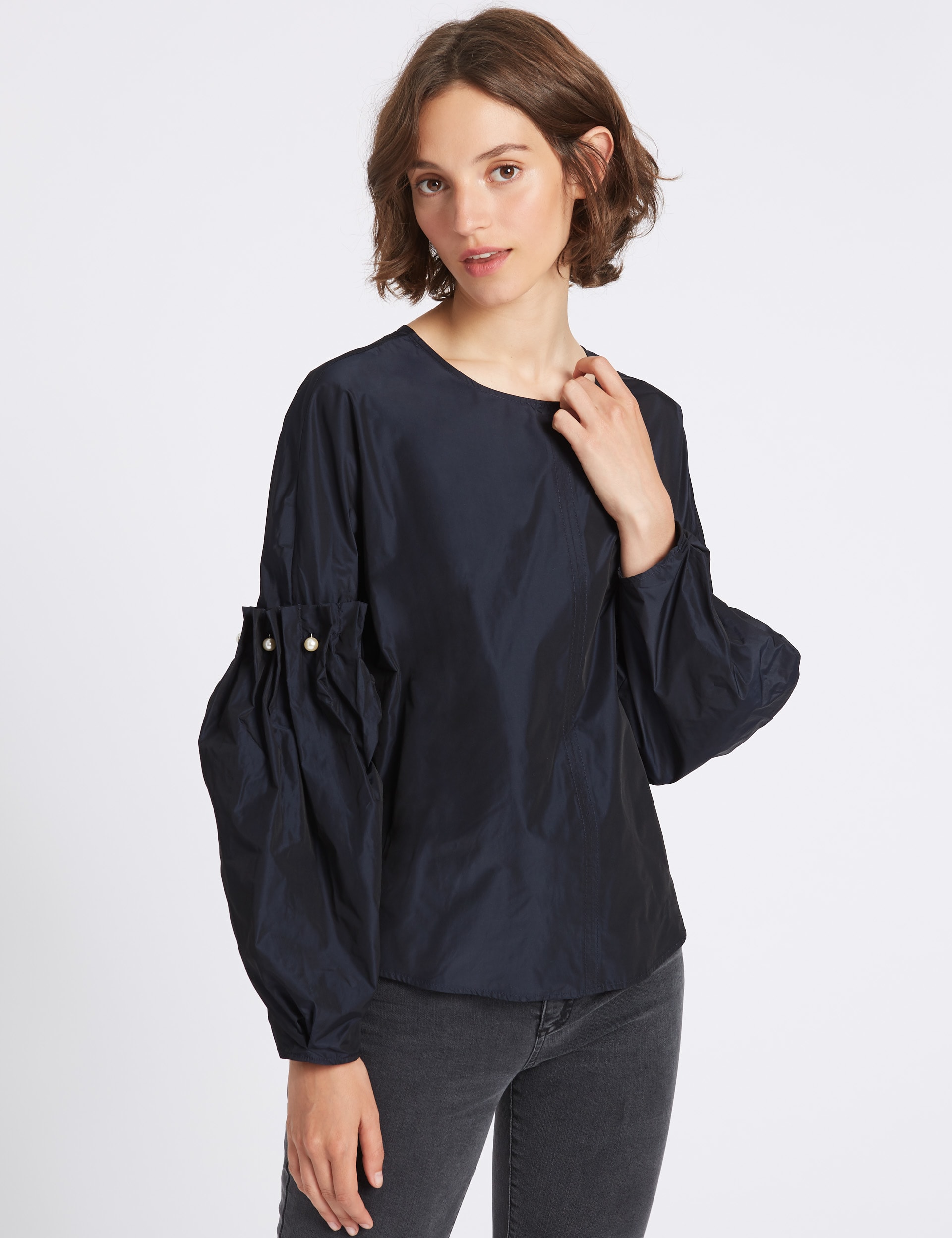 Round Neck Bubble Sleeve Shell Top Image 2 of 6
