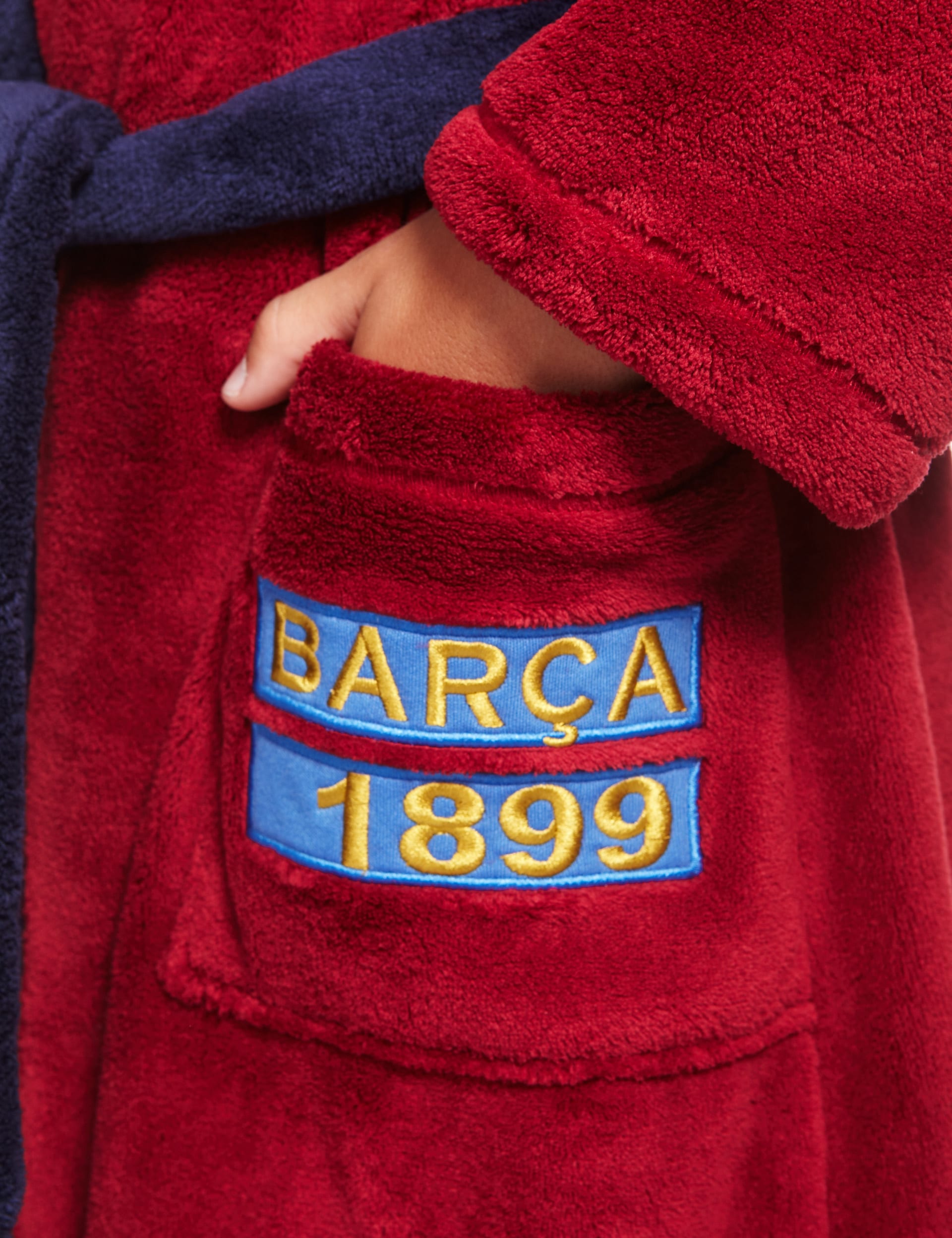 Barcelona F.C. Dressing Gown with StayNEW™ (3-16 Years) Image 2 of 6