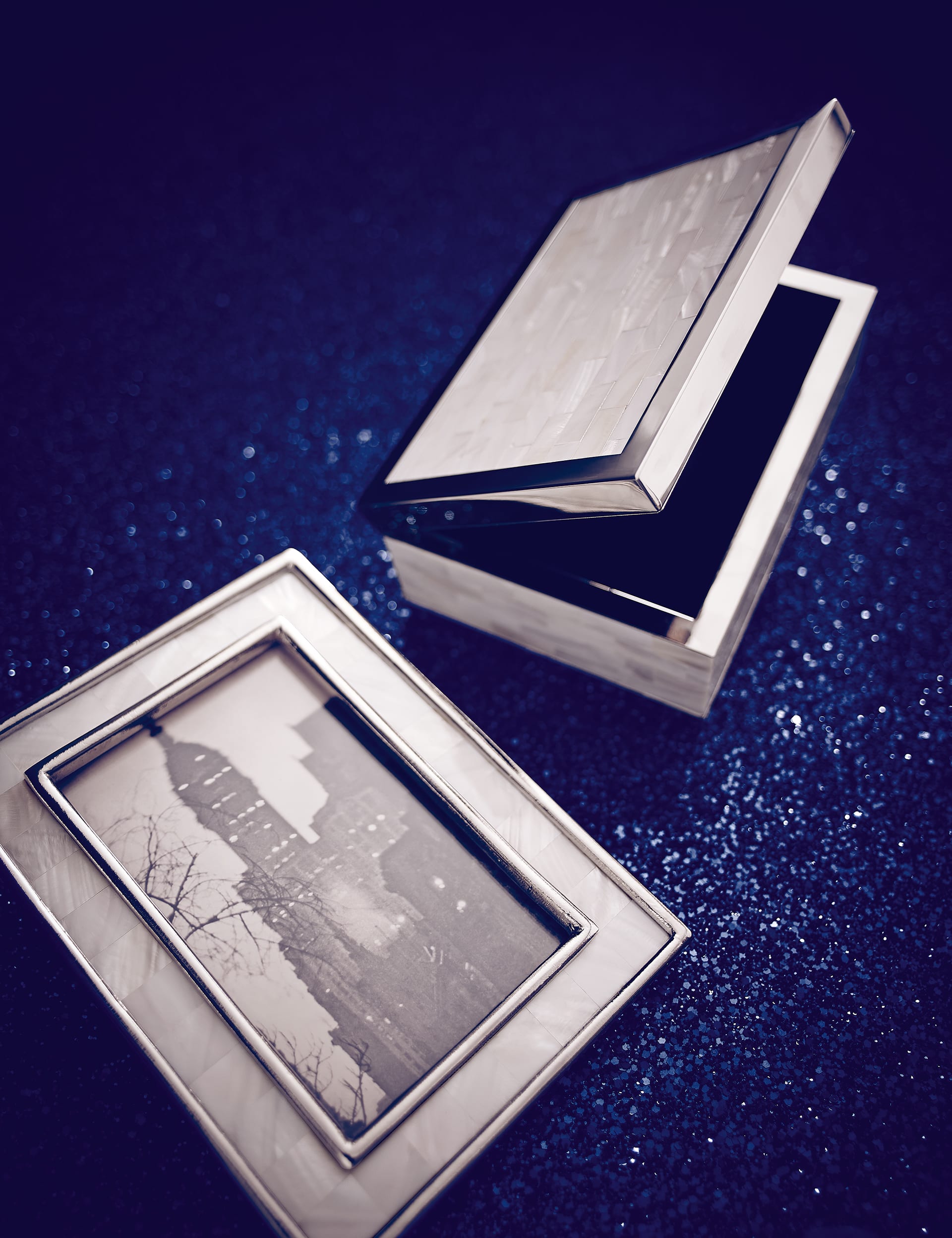 Mother of Pearl Photo Frame 13 x 18cm (5 x 7'') Image 2 of 3