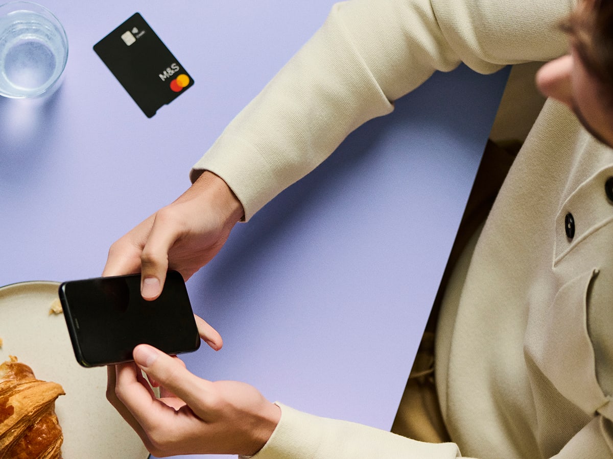 Image of face ID being used to sign into M&S Banking App
