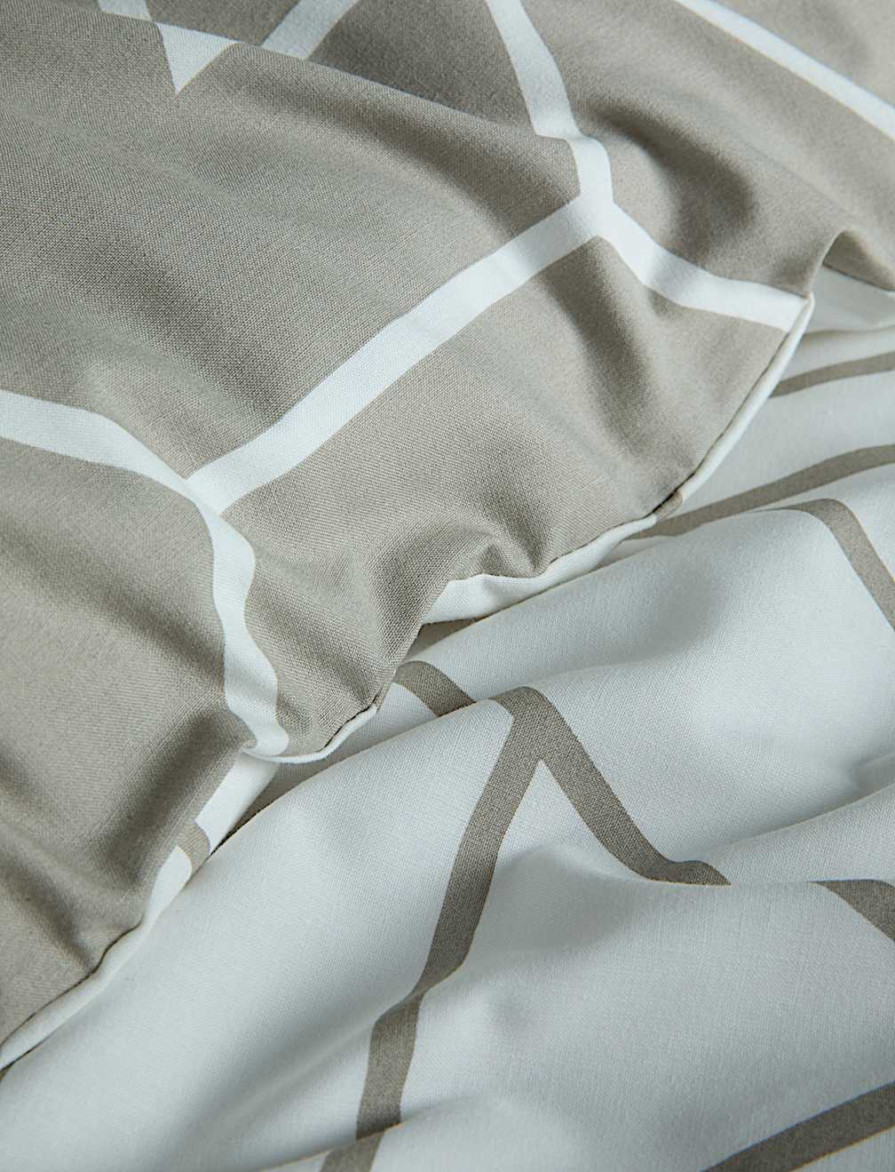 Cotton Blend Geometric Bedding Set