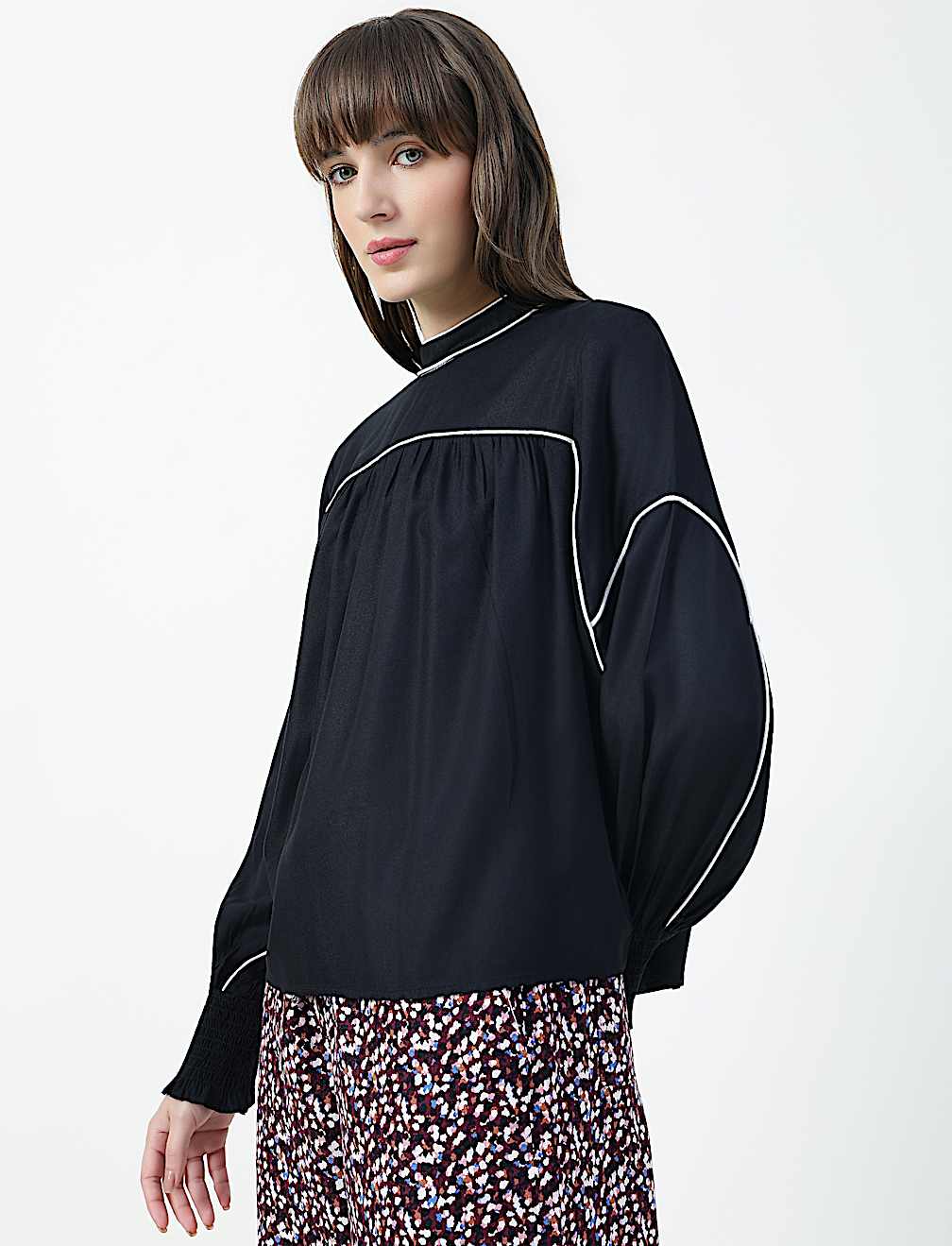 MOCK NECK CONTRAST TIP BLOUSE