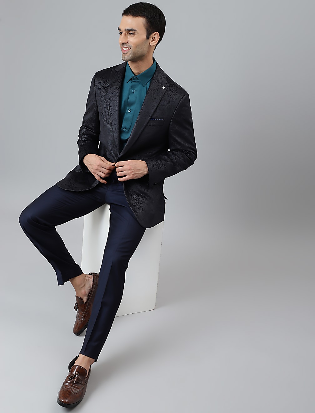 Premium Velvet Peak Lapel Blazer