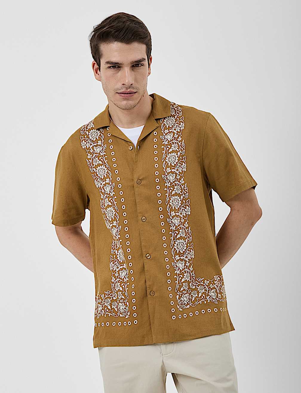 REVERE COLLAR SS BORDER PRINT SHIRT