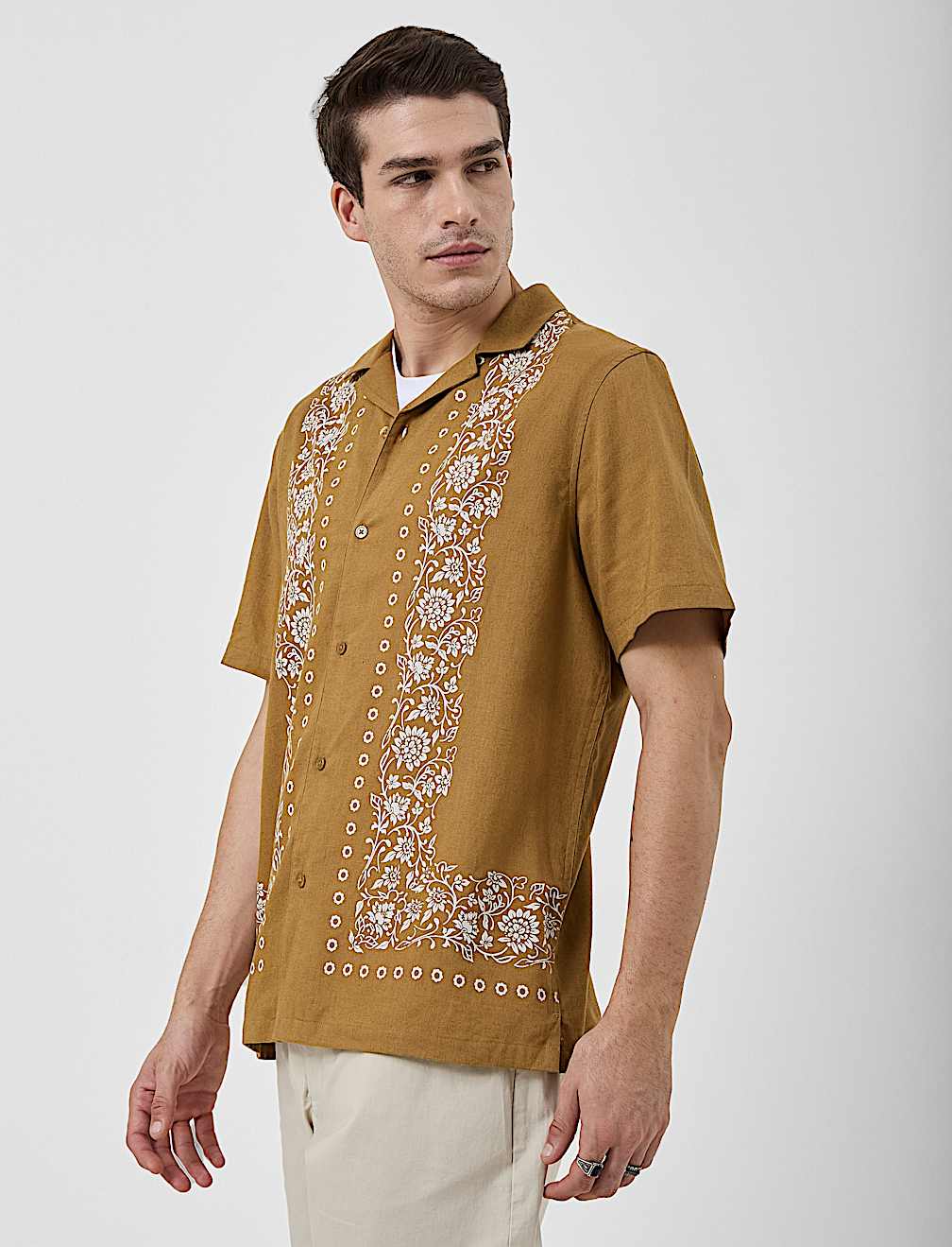 REVERE COLLAR SS BORDER PRINT SHIRT