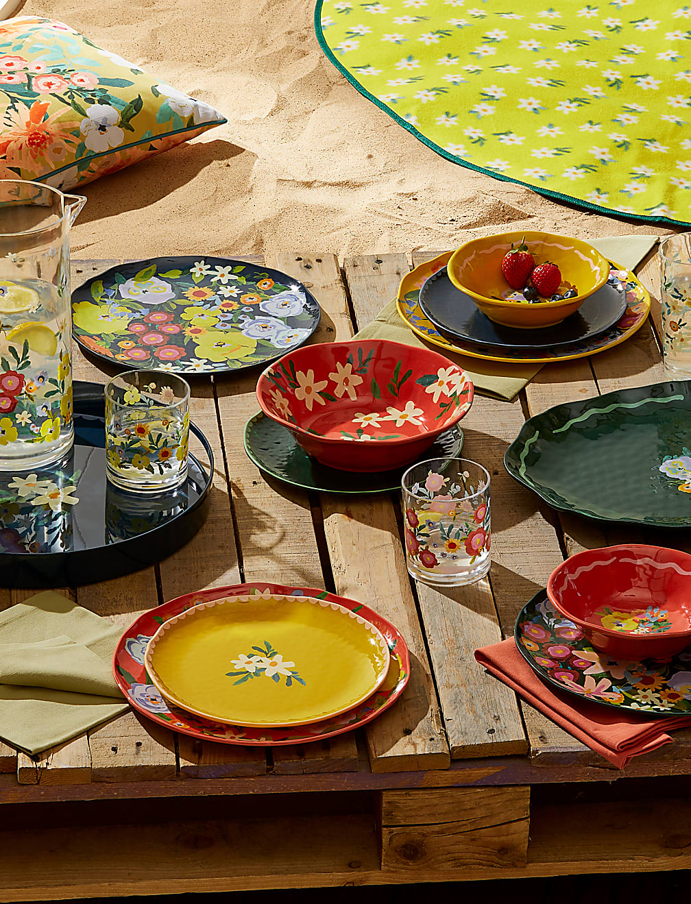 Set Of 4 Expressive Floral Picnic Dinner Plates