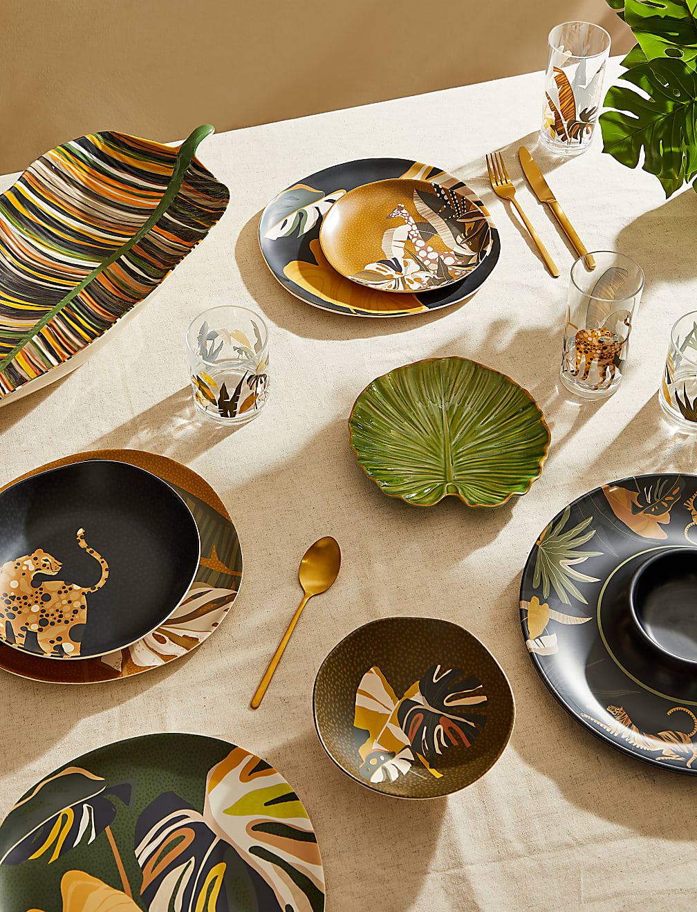 Set of 4 Jungle Picnic Dinner Plates