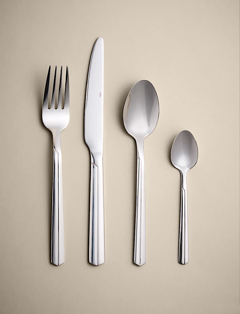 16 Piece Essential Cutlery Set