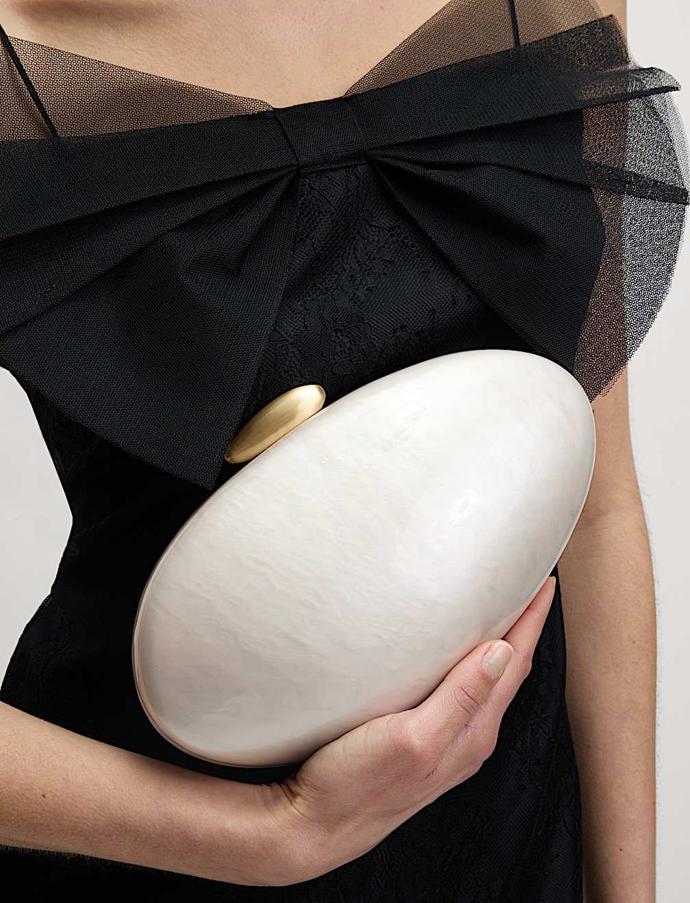 PEARL EFFECT CLUTCH BAG