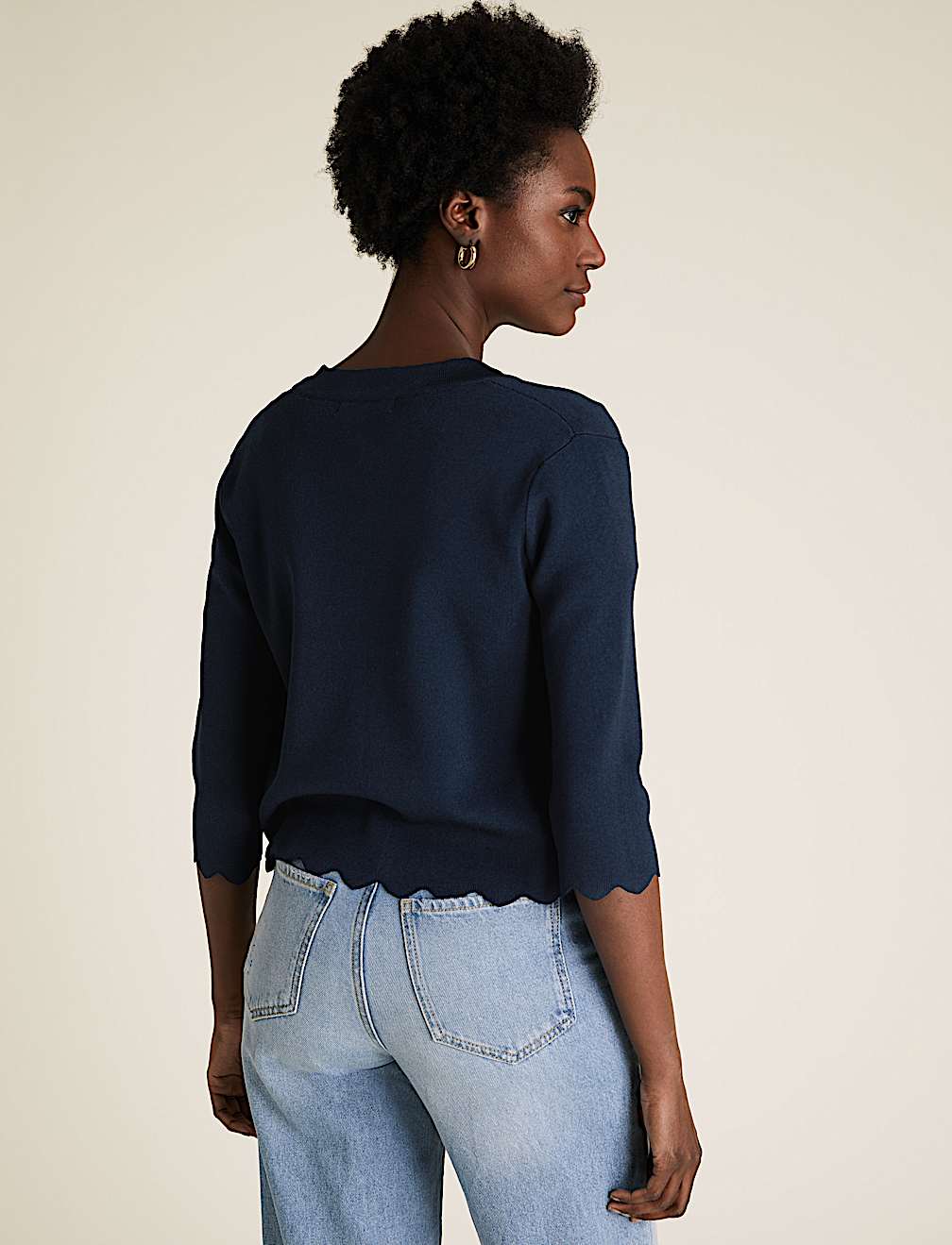 Scallop Edge Fitted Cropped Cardigan