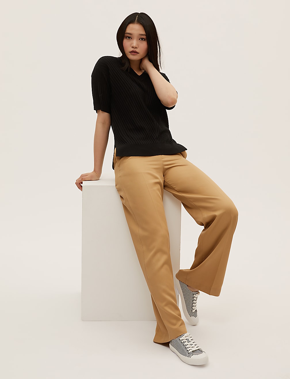 Ribbed V-Neck Relaxed Knitted Top