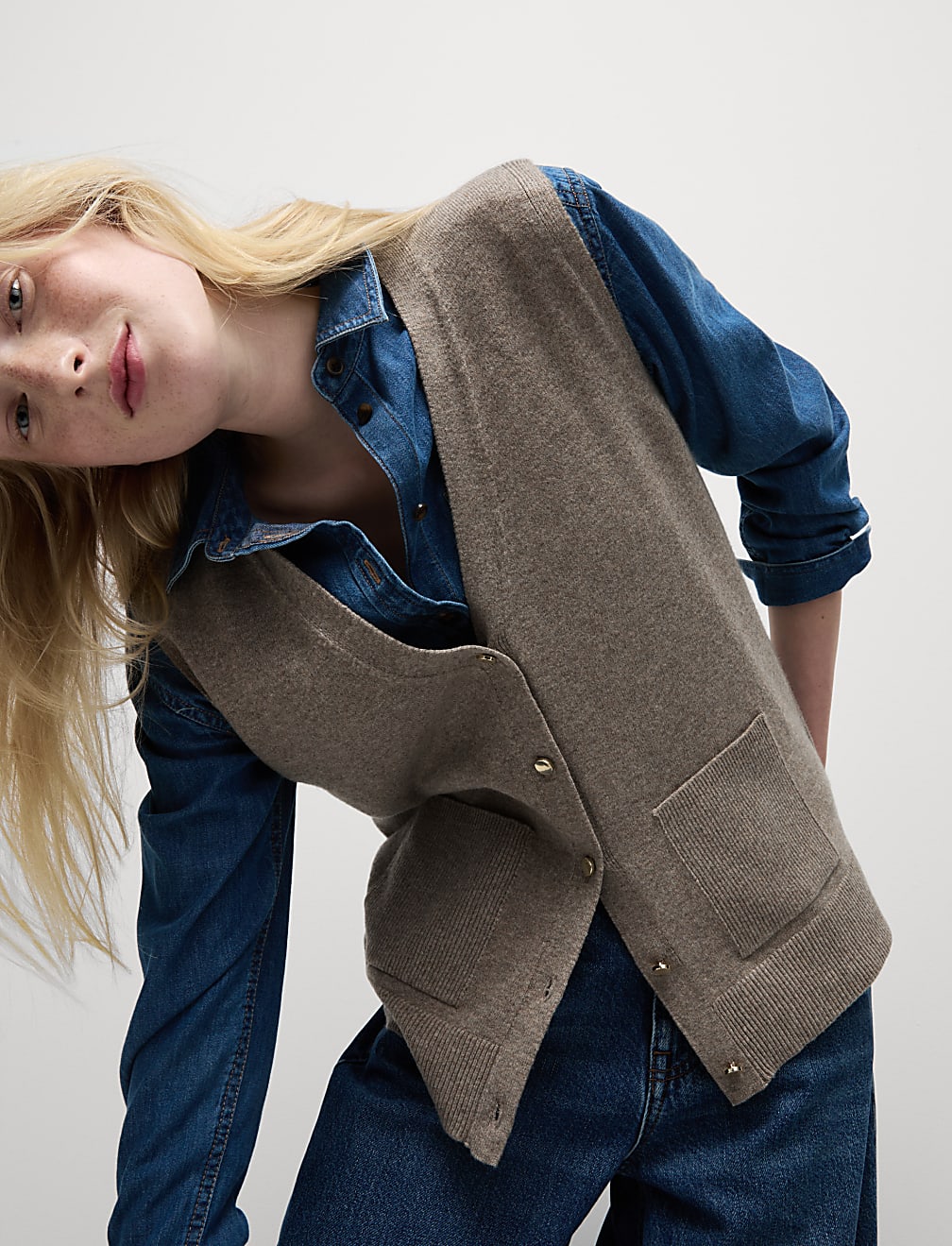 Air-Yarn V-Neck Knitted Waistcoat