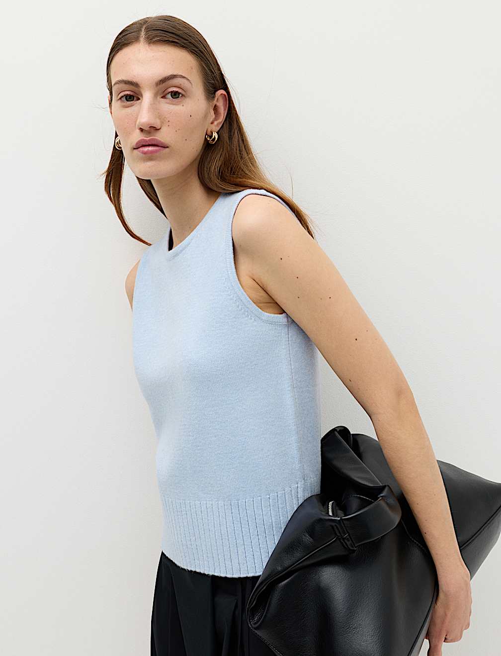 Air-Yarn Crew Neck Knitted Vest