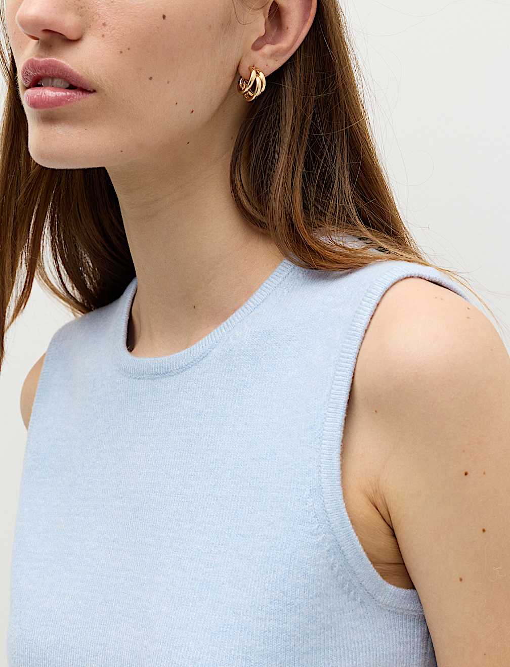 Air-Yarn Crew Neck Knitted Vest