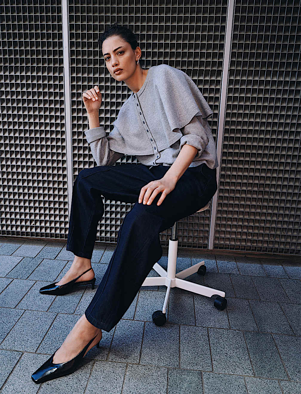 Air-Yarn Crew Neck Cape Slim Fit Cardigan