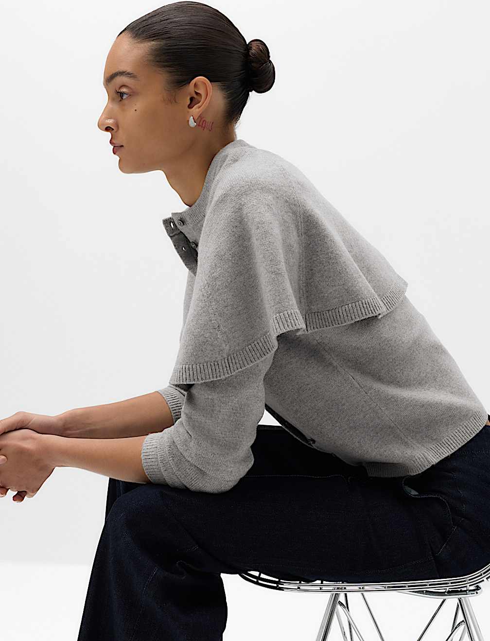 Air-Yarn Crew Neck Cape Slim Fit Cardigan