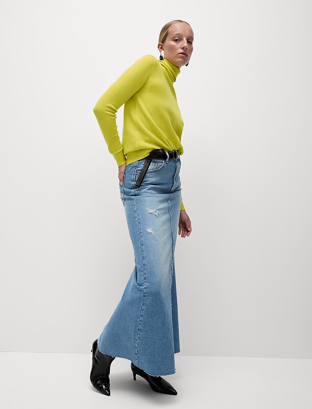 Air-Yarn Roll Neck Jumper