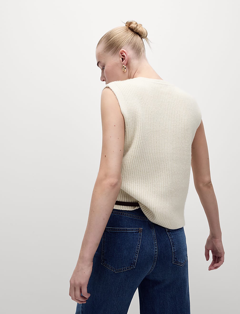 Cloud-yarn Knitted Crew Neck Waistcoat