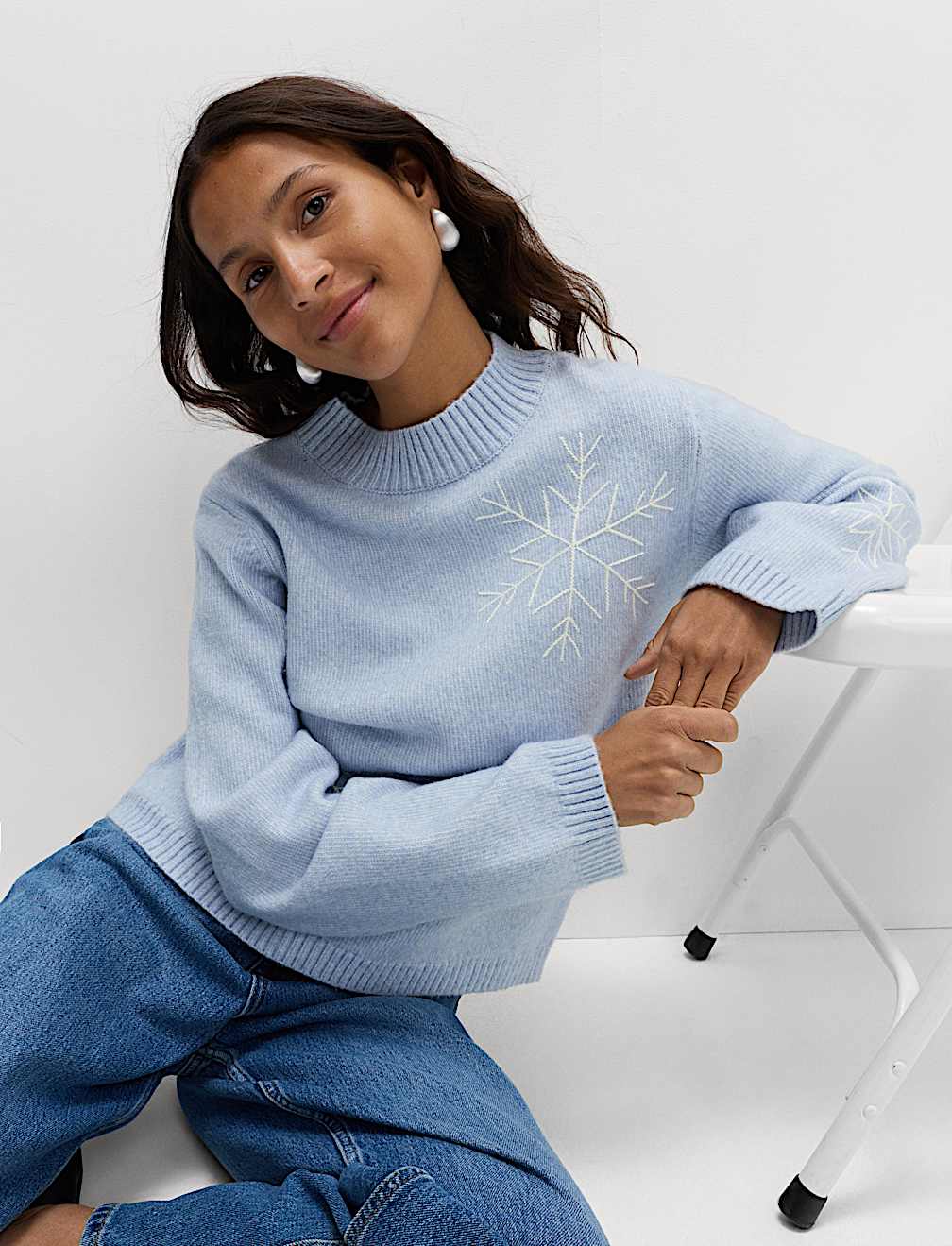Cloud-Yarn Embroidered Crew Neck Jumper