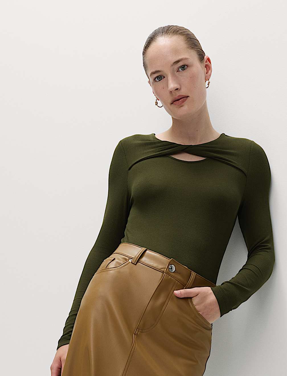 Ribbed Twist Front Top