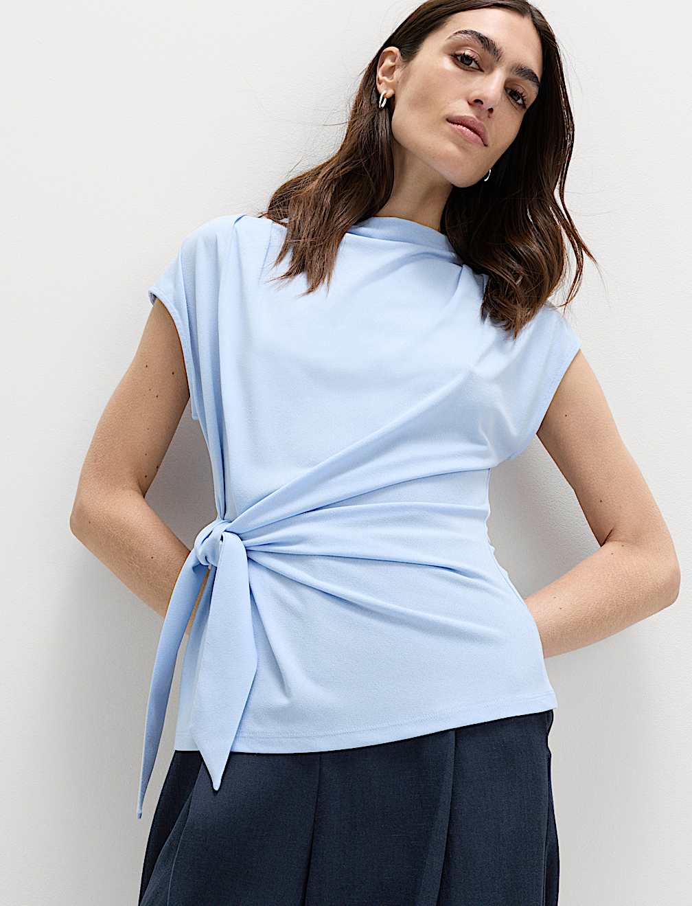 Sleeveless Knot Detail Top