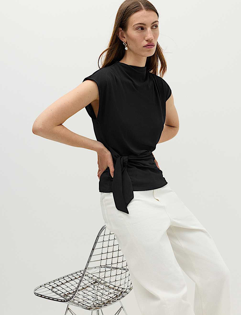 Sleeveless Knot Detail Top