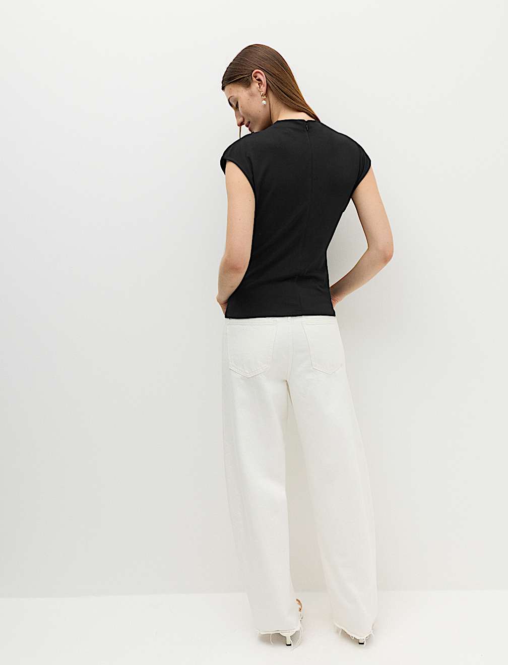 Sleeveless Knot Detail Top