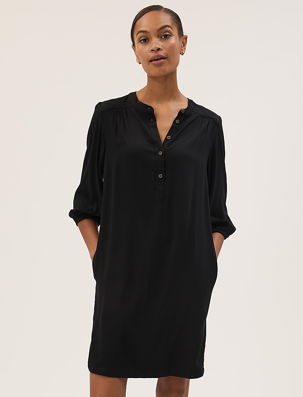 Round Neck Knee Length Shift Dress
