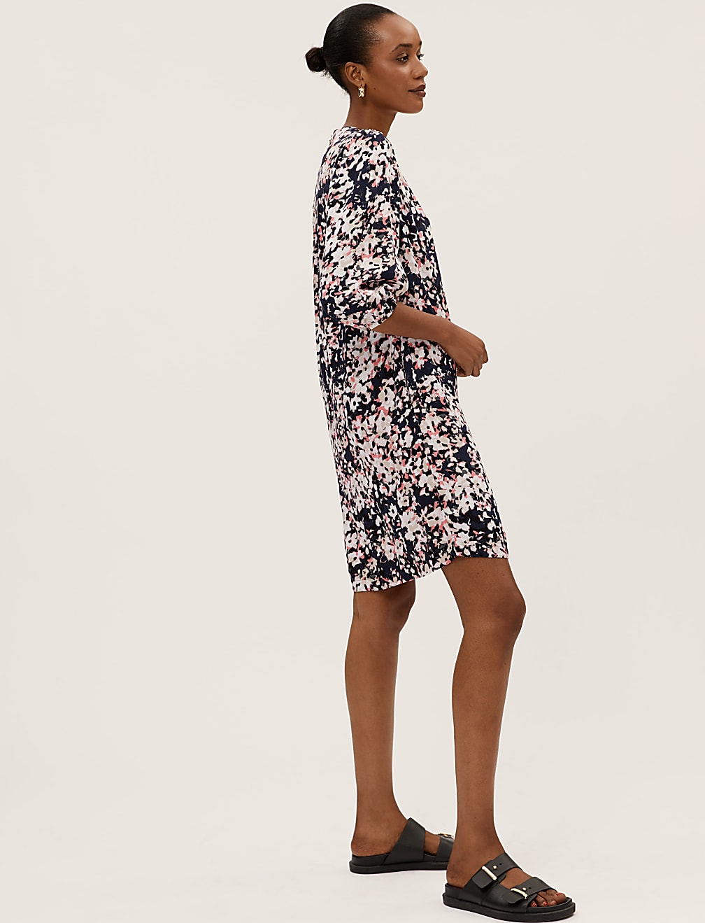 Printed Round Neck Knee Length Shift Dress