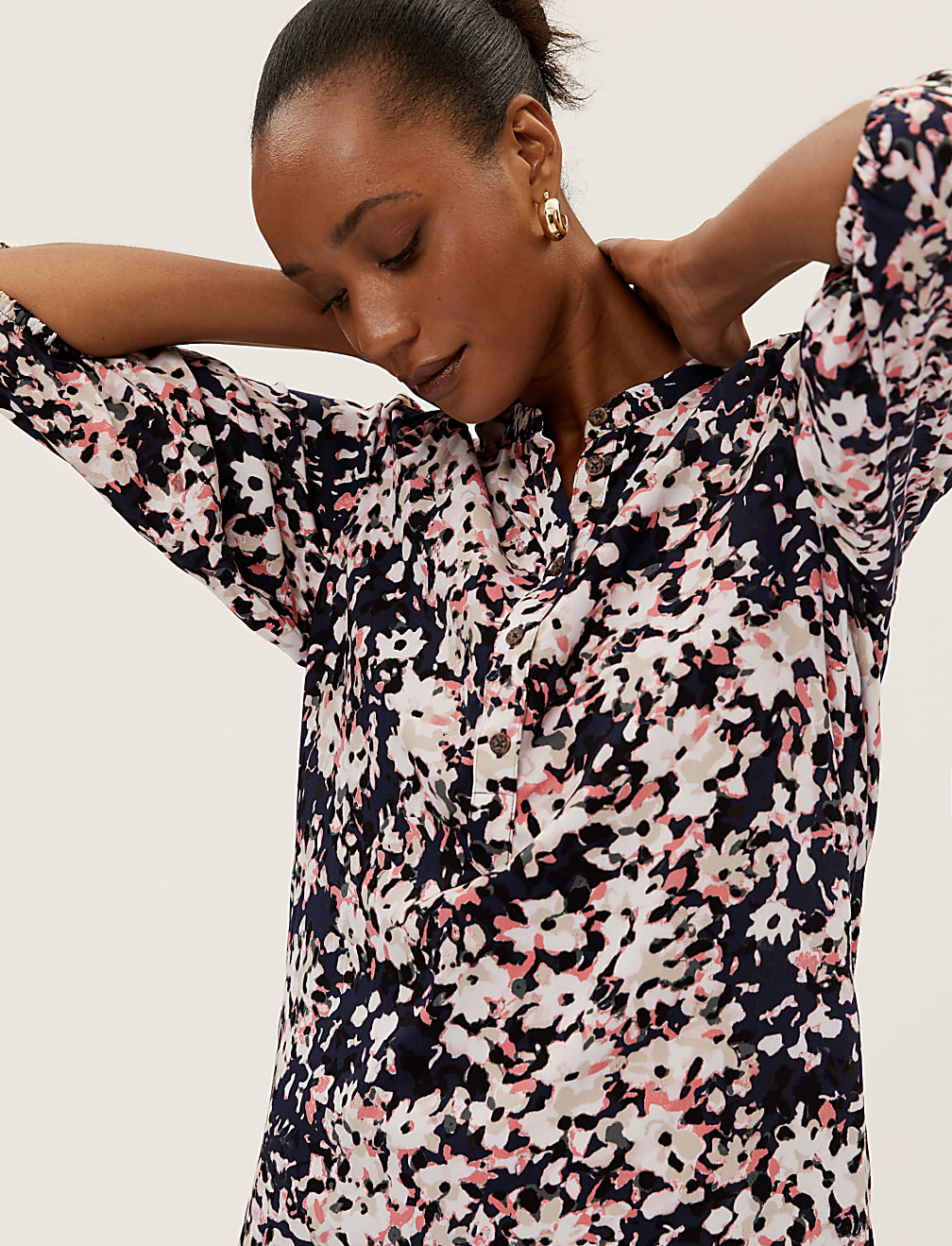 Printed Round Neck Knee Length Shift Dress