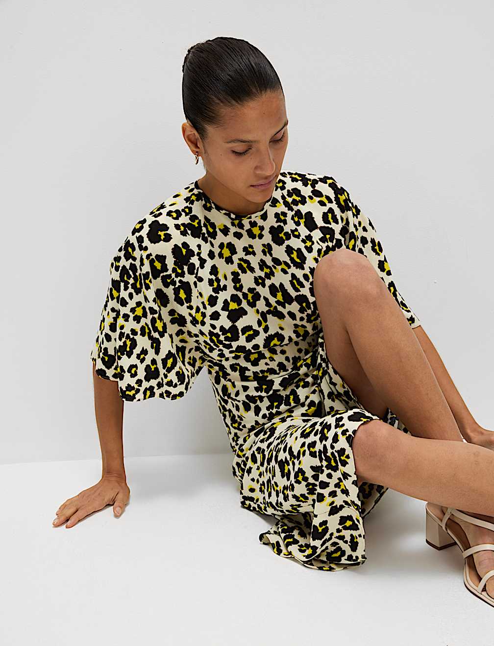 Printed Round Neck Cape Sleeve Midaxi Tea Dress