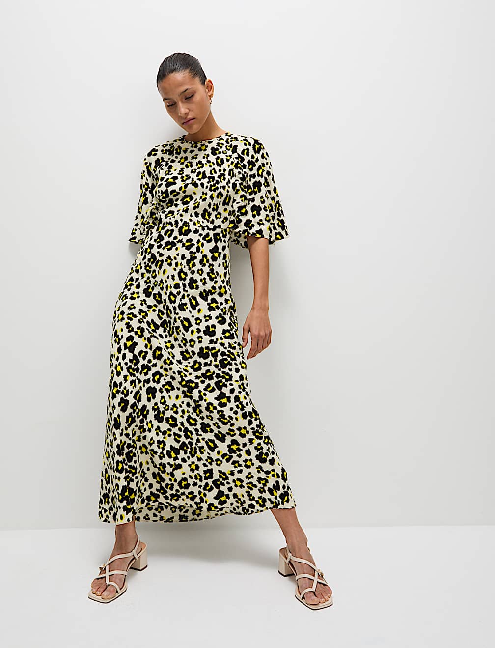 Printed Round Neck Cape Sleeve Midaxi Tea Dress
